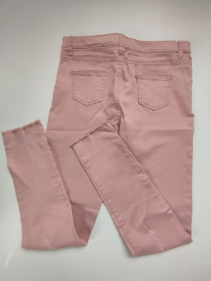 Jasnoróżowe jeansy skinny