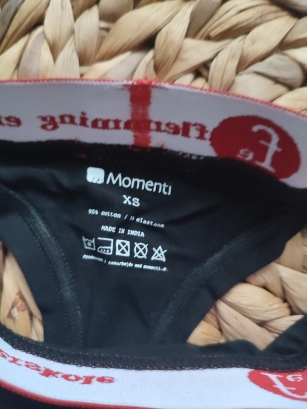 Nowe czarne stringi